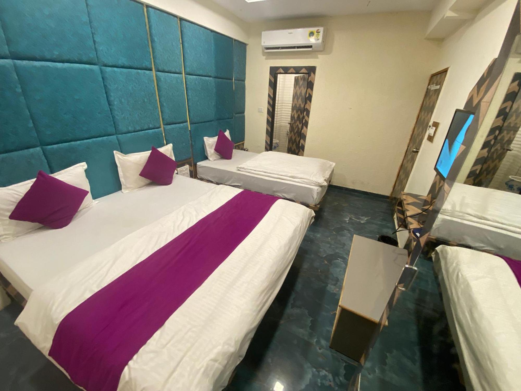 Hotel Karnavati أحمد أباد المظهر الخارجي الصورة