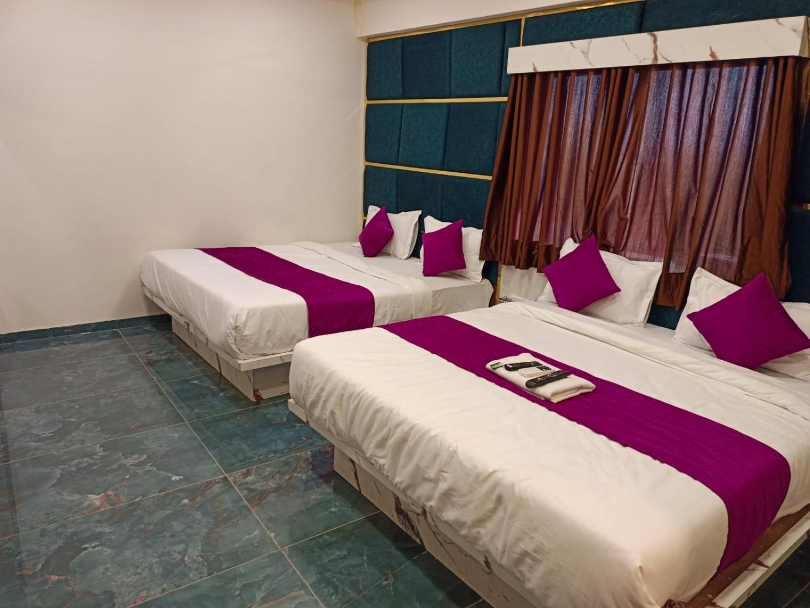Hotel Karnavati أحمد أباد المظهر الخارجي الصورة
