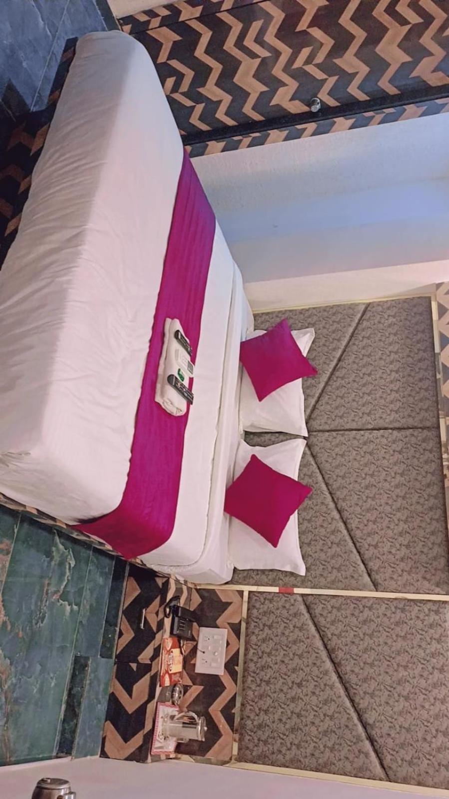 Hotel Karnavati أحمد أباد المظهر الخارجي الصورة