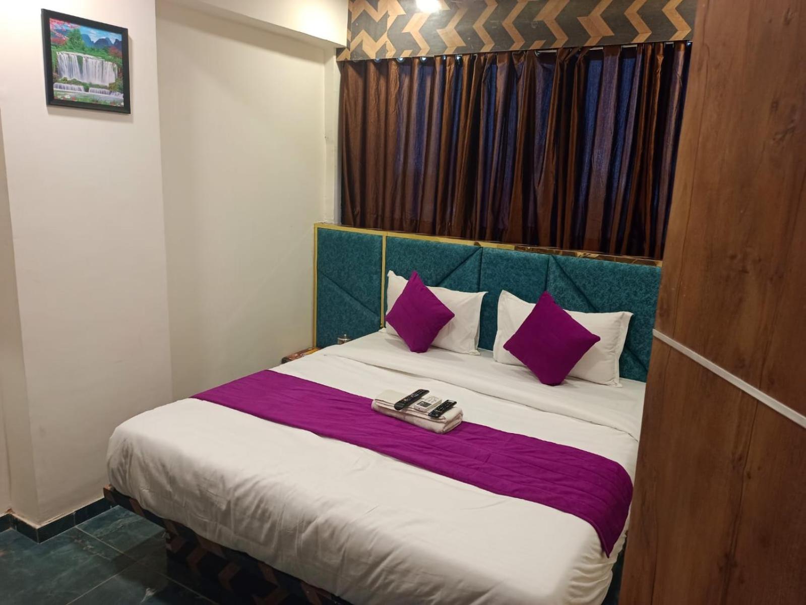 Hotel Karnavati أحمد أباد المظهر الخارجي الصورة