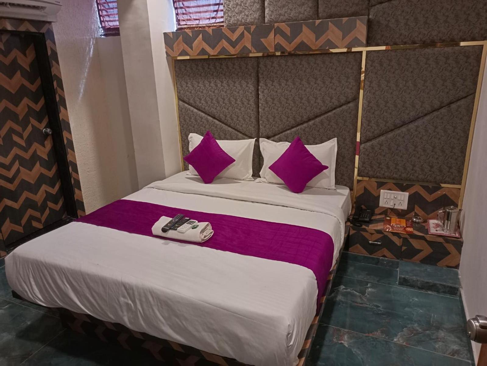 Hotel Karnavati أحمد أباد المظهر الخارجي الصورة